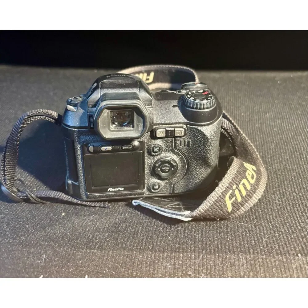 Fujifilm FinePix S5100 4MP Digital Camera For Parts Repair Broken